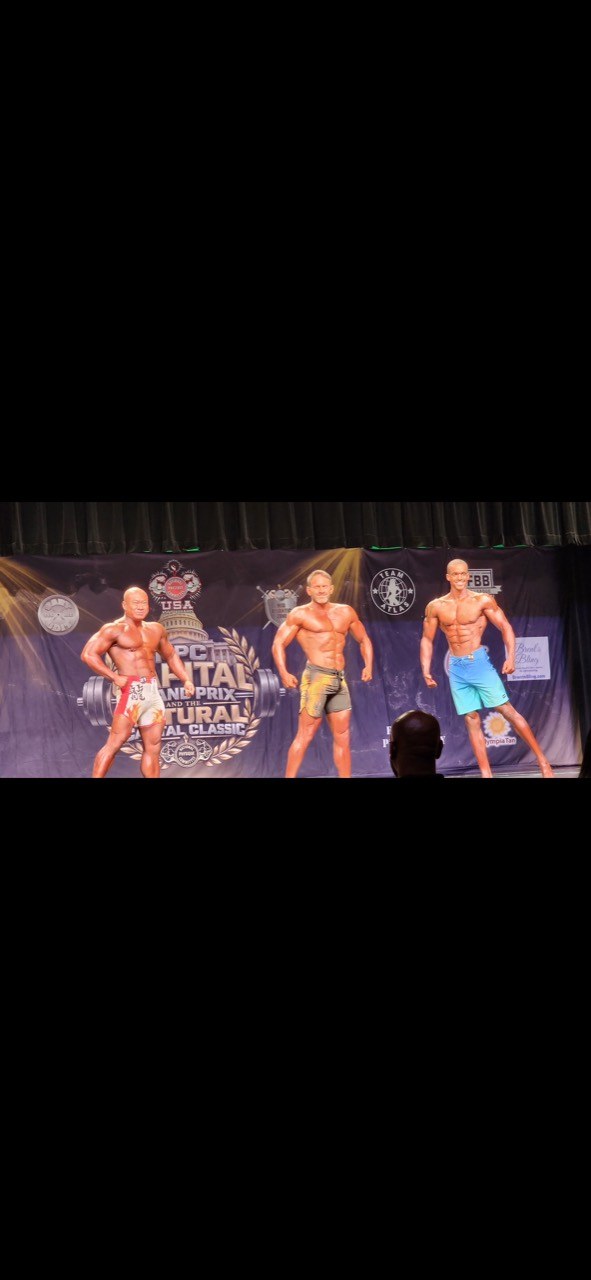 Front Men's Physique overall comparison at the second competition