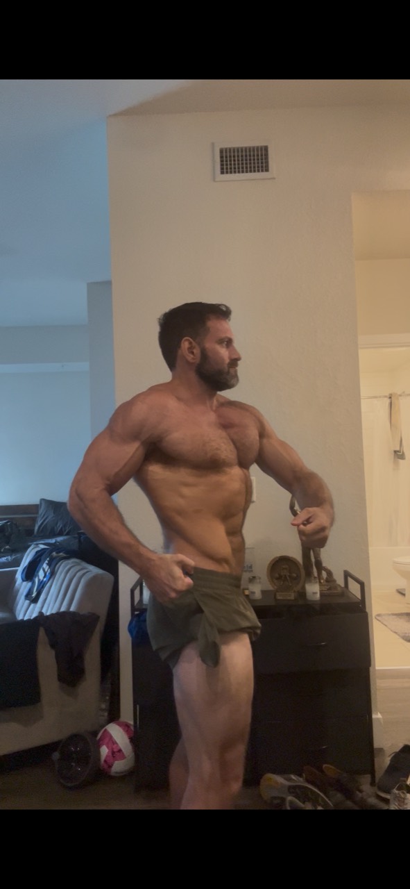 Side check-in photo at 1 week out