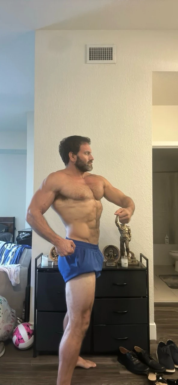 Side check-in photo at 3 weeks out