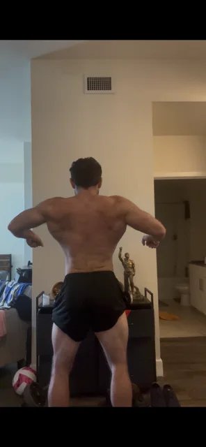 Back check-in photo at 5 weeks out