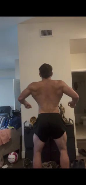 Back check-in photo at 6 weeks out