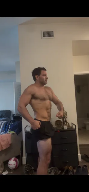 Side check-in photo at 6 weeks out