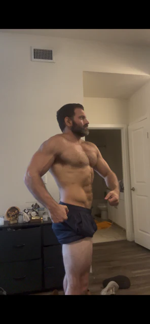 Side check-in photo at 7 weeks out